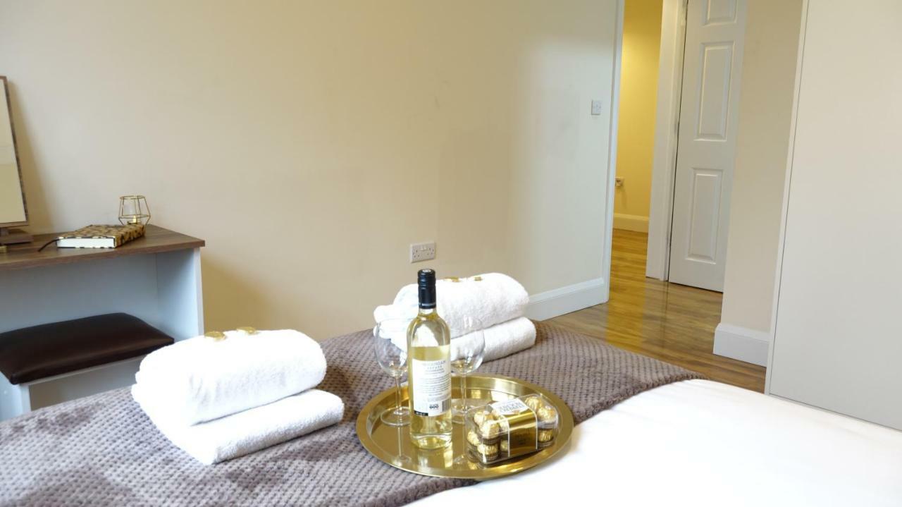 Luxury 2 Bed 2 Bath - Free Parking - 5Min To Airport - Sleeps 6 Apartment Ashford  Ngoại thất bức ảnh
