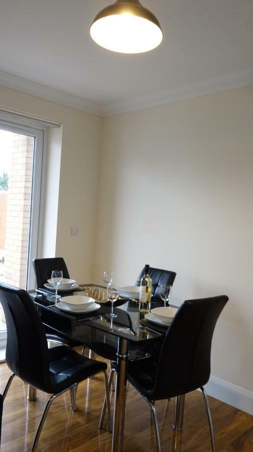 Luxury 2 Bed 2 Bath - Free Parking - 5Min To Airport - Sleeps 6 Apartment Ashford  Ngoại thất bức ảnh