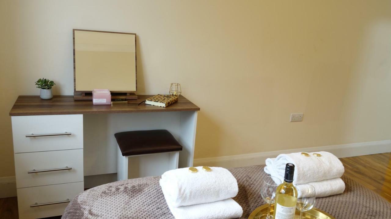 Luxury 2 Bed 2 Bath - Free Parking - 5Min To Airport - Sleeps 6 Apartment Ashford  Ngoại thất bức ảnh