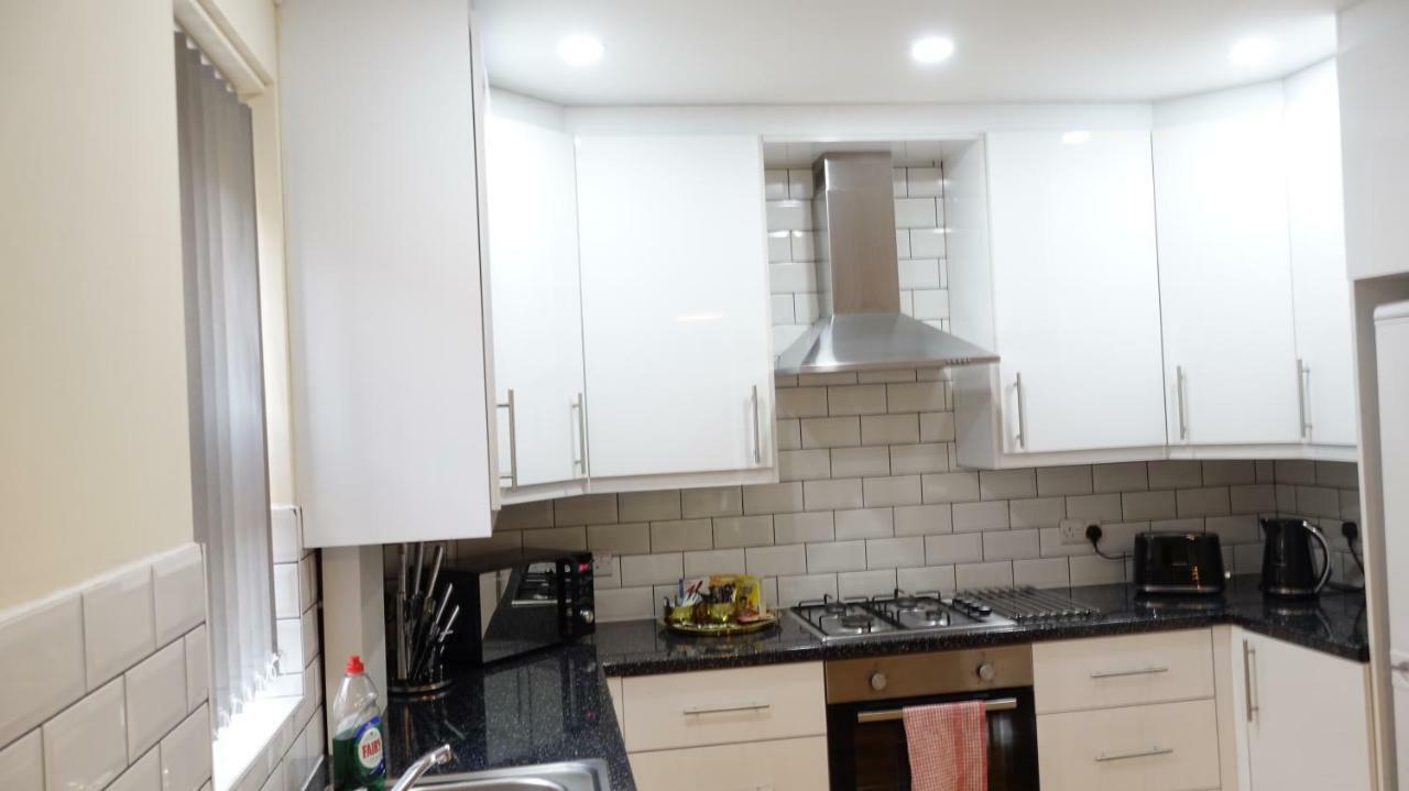 Luxury 2 Bed 2 Bath - Free Parking - 5Min To Airport - Sleeps 6 Apartment Ashford  Ngoại thất bức ảnh